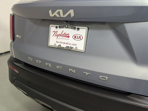 Used 2022 Kia Sorento S w/ Panoramic Sunroof Package AWD/4WD image 8