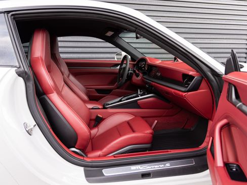 Certified 2024 Porsche 911 Carrera S RWD image 30