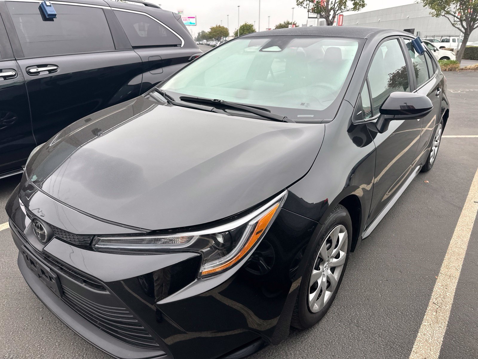 Used 2025 Toyota Corolla LE FWD image 2