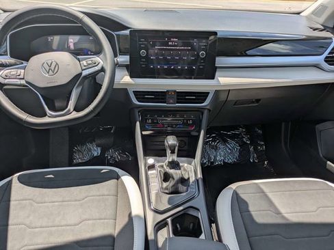 New 2026 Volkswagen Taos SE FWD image 15