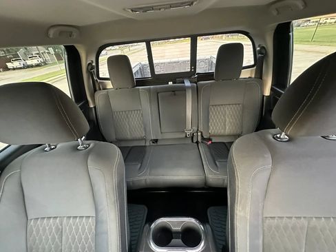 Used 2019 Nissan Titan SV w/ SV Convenience Package AWD/4WD image 12
