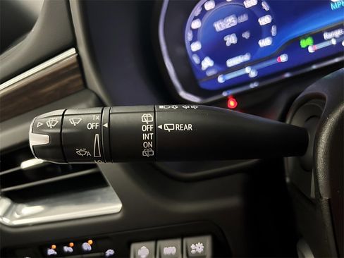 Used 2022 Chevrolet Suburban High Country image 15