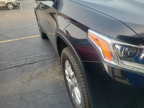 Used 2019 Chevrolet Traverse LT w/ LPO, Floor Liner Package AWD/4WD image 3