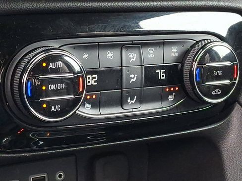 Used 2023 Buick Encore GX Essence image 15