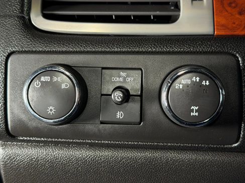 Used 2013 Chevrolet Avalanche LTZ AWD/4WD image 32