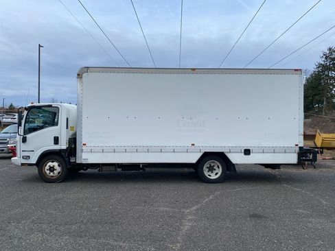 Used 2019 Isuzu NPR image 5