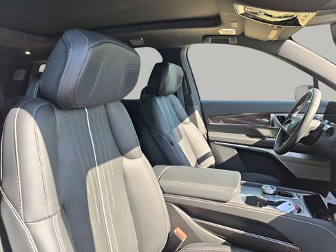 New 2026 Cadillac Vistiq Luxury AWD/4WD image 16
