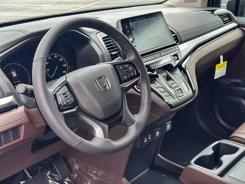 New 2026 Honda Odyssey Touring image 9