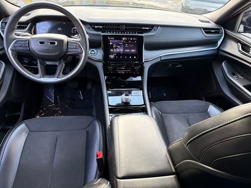 Used 2023 Jeep Grand Cherokee L Laredo image 15