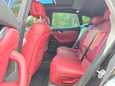 Used 2022 Maserati Levante GT AWD/4WD image 19