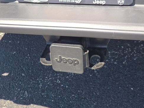 Used 2021 Jeep Gladiator Overland AWD/4WD image 13
