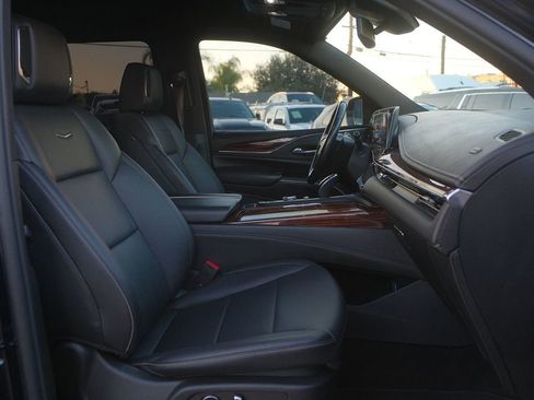 Used 2022 Cadillac Escalade ESV Luxury image 30