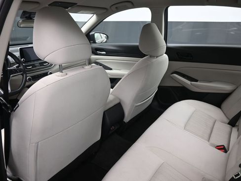 Used 2025 Nissan Altima 2.5 SV image 23