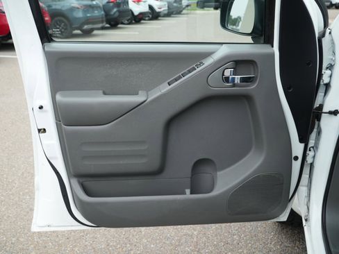 Used 2016 Nissan Frontier Desert Runner image 11