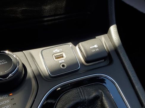 Used 2022 Jeep Cherokee Limited AWD/4WD image 18