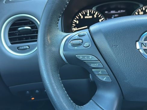Used 2015 Nissan Pathfinder Platinum w/ Family Entertainment Package image 19