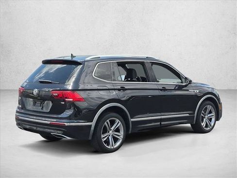 Used 2018 Volkswagen Tiguan SEL w/ R-Line Package FWD image 5