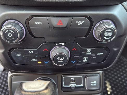 Used 2019 Jeep Renegade Trailhawk image 27