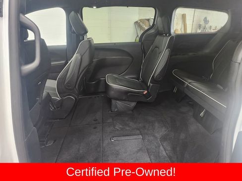 Used 2026 Chrysler Pacifica Limited image 29