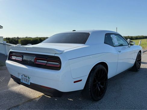 Used 2018 Dodge Challenger SXT RWD image 5