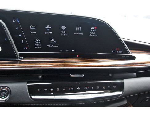 Used 2024 Cadillac Escalade ESV Luxury RWD image 22