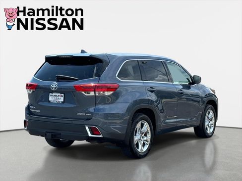 Used 2018 Toyota Highlander Limited w/ Carpet Mat Package (TMS) AWD/4WD image 2