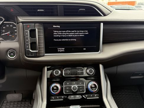 Used 2021 GMC Yukon XL Denali w/ Denali Premium Package image 24