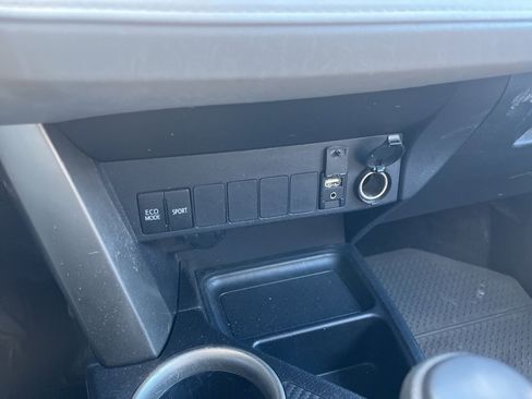 Used 2015 Toyota RAV4 LE image 22