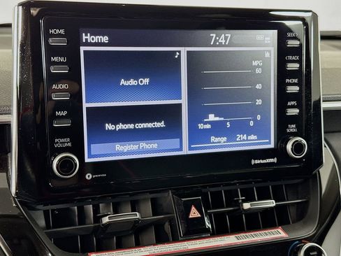 Used 2022 Toyota Corolla Cross XLE image 19