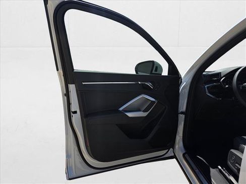 New 2025 Audi Q3 2.0T Premium image 13