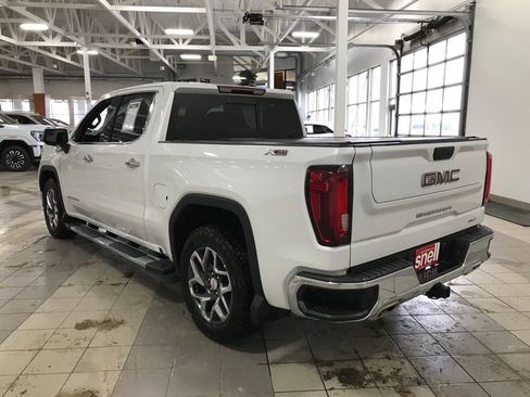 Used 2023 GMC Sierra 1500 SLT image 3