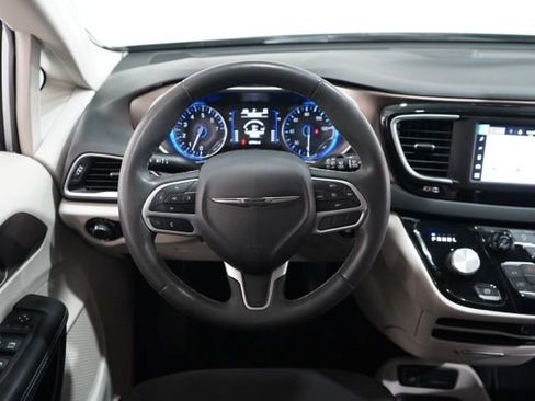 Used 2023 Chrysler Voyager LX FWD image 13