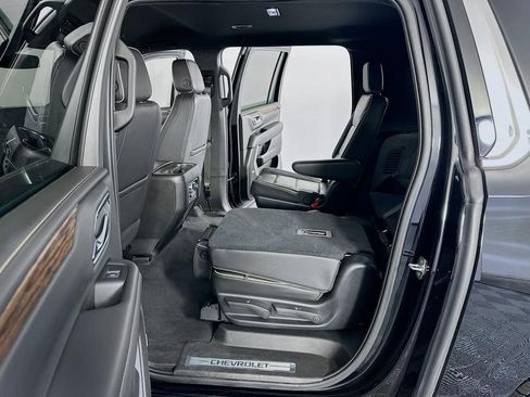 Used 2021 Chevrolet Suburban Premier image 31