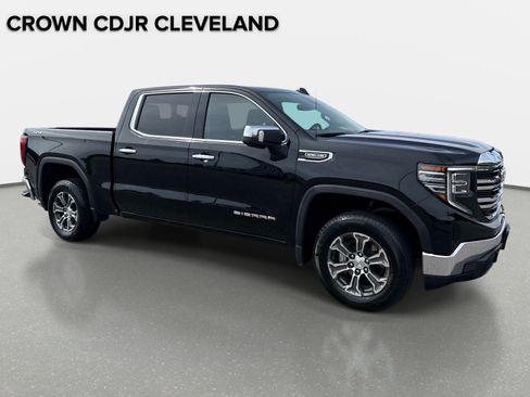 Used 2025 GMC Sierra 1500 SLT AWD/4WD image 2