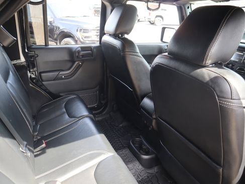 Used 2017 Jeep Wrangler Unlimited Rubicon image 26