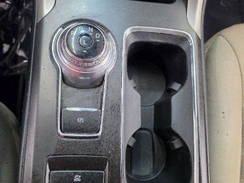 Used 2018 Ford Fusion SE FWD image 18