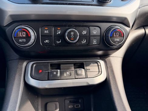 Used 2023 GMC Acadia SLT AWD/4WD image 15