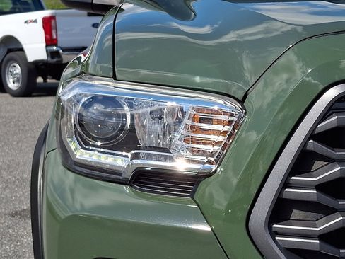 Used 2021 Toyota Tacoma TRD Off-Road w/ Technology Package AWD/4WD image 9
