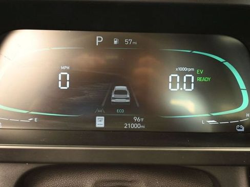 Used 2025 Hyundai Elantra Hybrid FWD image 37