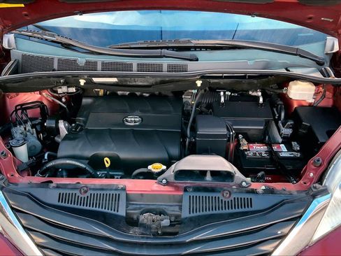 Used 2013 Toyota Sienna LE image 29
