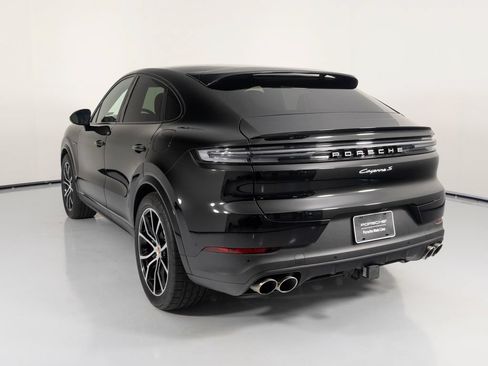 Certified 2025 Porsche Cayenne S AWD/4WD image 9
