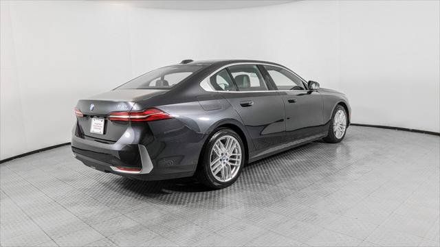 Used 2025 BMW 530i w/ Premium Package RWD image 8