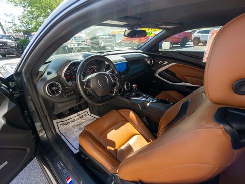 Used 2017 Chevrolet Camaro SS image 13