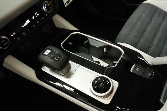 New 2026 Mitsubishi Outlander SE FWD image 14