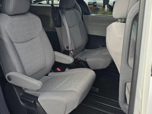 Used 2022 Toyota Sienna LE image 30