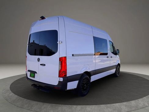 Used 2021 Mercedes-Benz Sprinter 2500 image 4
