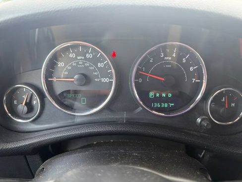Used 2017 Jeep Wrangler Unlimited Sahara w/ Connectivity Group AWD/4WD image 10
