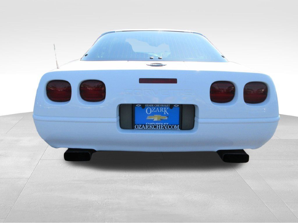 Used 1995 Chevrolet Corvette Coupe RWD image 4