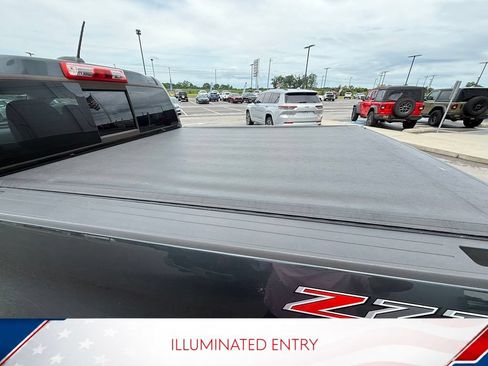 Used 2017 Chevrolet Colorado Z71 AWD/4WD image 9