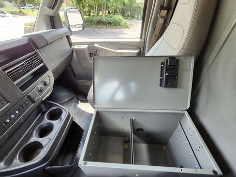 Used 2020 Chevrolet Express 3500 Extended w/ Driver Convenience Package RWD image 8